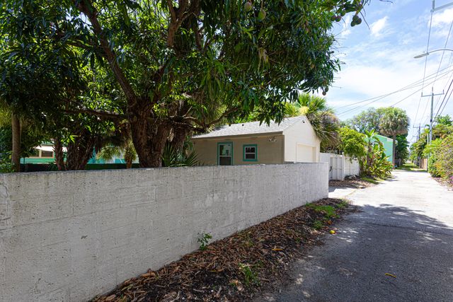 305 N Lakeside Drive, Lake Worth Beach, FL 33460