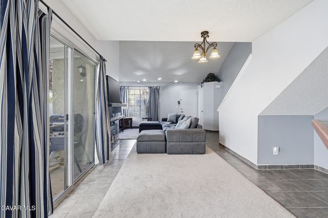 37940 42nd Street Apt 136, Palmdale, CA 93552