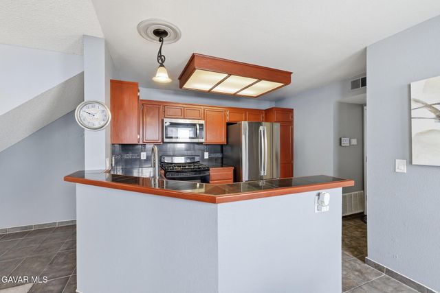 37940 42nd Street Apt 136, Palmdale, CA 93552