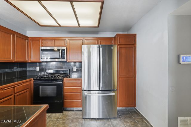 37940 42nd Street Apt 136, Palmdale, CA 93552