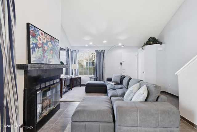 37940 42nd Street Apt 136, Palmdale, CA 93552