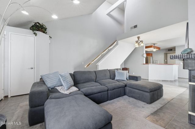 37940 42nd Street Apt 136, Palmdale, CA 93552