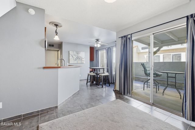 37940 42nd Street Apt 136, Palmdale, CA 93552