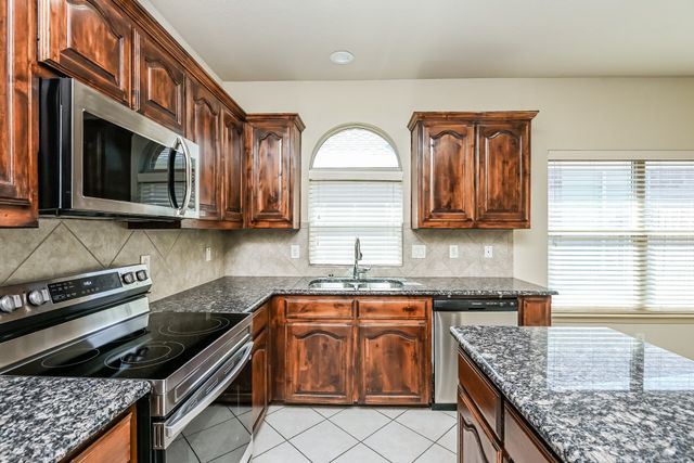 1013 Jodie Drive, Weatherford, TX 76087