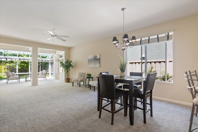 386 Snapdragon Ln, Lincoln, CA 95948