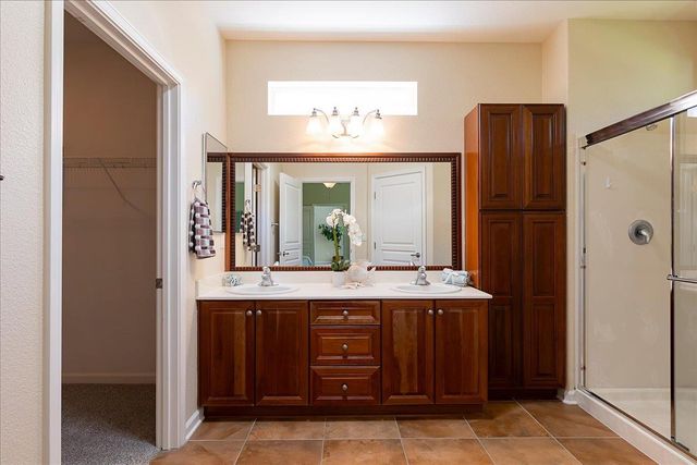 386 Snapdragon Ln, Lincoln, CA 95948