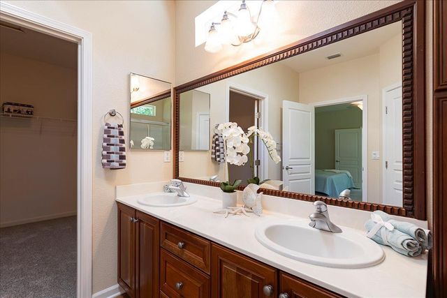 386 Snapdragon Ln, Lincoln, CA 95948