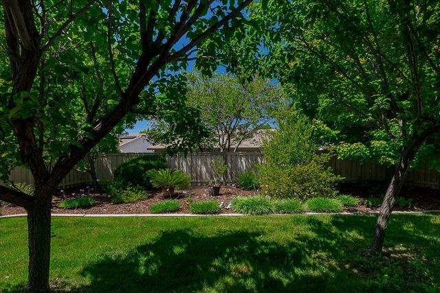 386 Snapdragon Ln, Lincoln, CA 95948