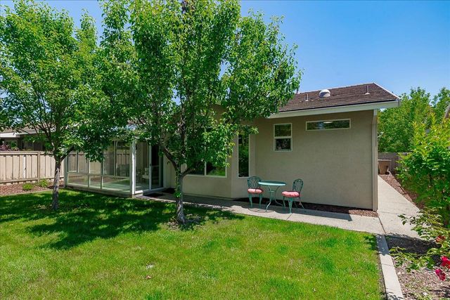 386 Snapdragon Ln, Lincoln, CA 95948