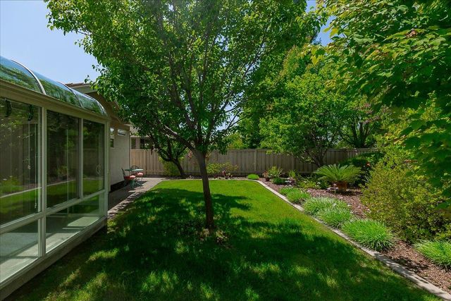 386 Snapdragon Ln, Lincoln, CA 95948