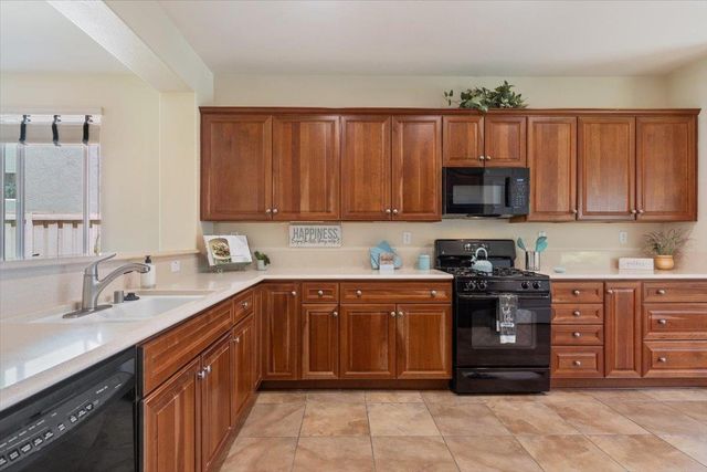386 Snapdragon Ln, Lincoln, CA 95948