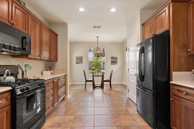386 Snapdragon Ln, Lincoln, CA 95948