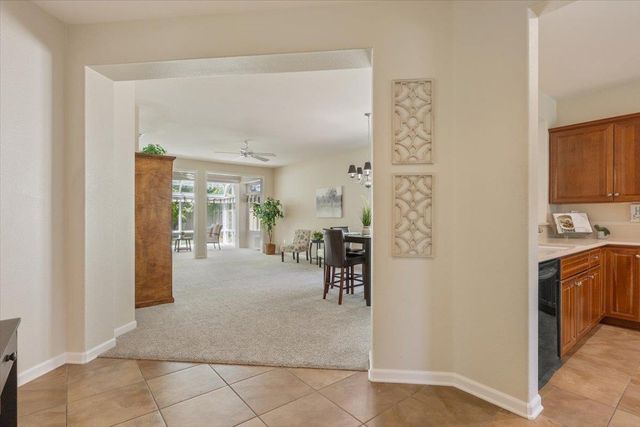 386 Snapdragon Ln, Lincoln, CA 95948