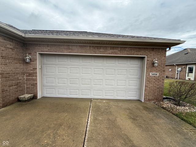 5202 E Harvard Court, Columbus, IN 47203