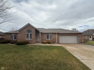 5202 E Harvard Court, Columbus, IN 47203