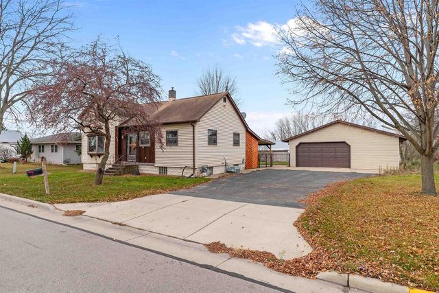433 SPRUCE STREET, Omro, WI 54963