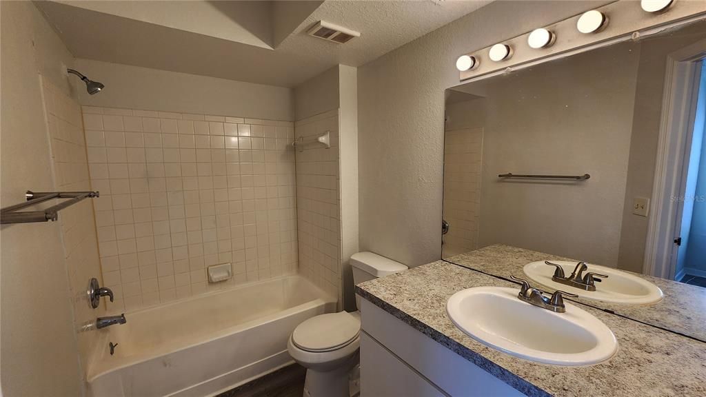 Image 11 of property listing at 4630 COMMANDER DRIVE 1028, Orlando, FL 32822