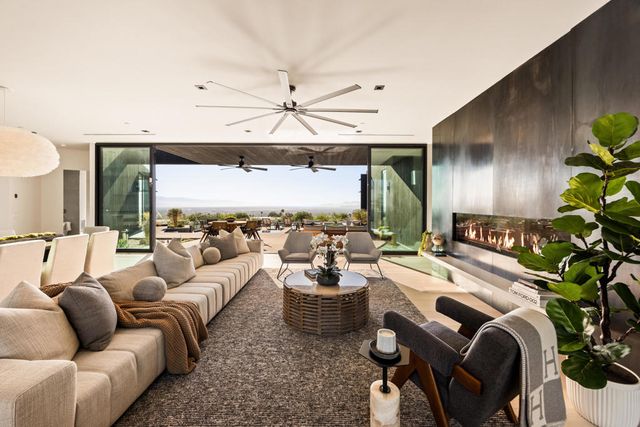 2085 Desert Flower Court, Palm Springs, CA 92262