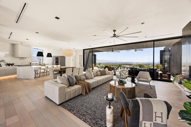 2085 Desert Flower Court, Palm Springs, CA 92262