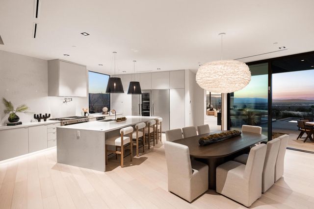 2085 Desert Flower Court, Palm Springs, CA 92262