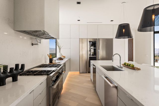 2085 Desert Flower Court, Palm Springs, CA 92262