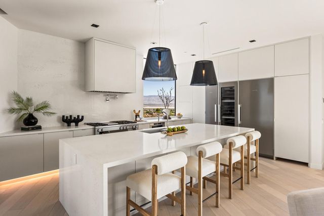 2085 Desert Flower Court, Palm Springs, CA 92262