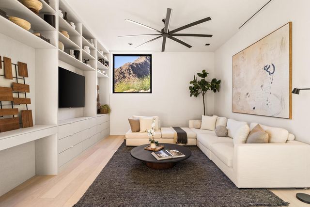 2085 Desert Flower Court, Palm Springs, CA 92262