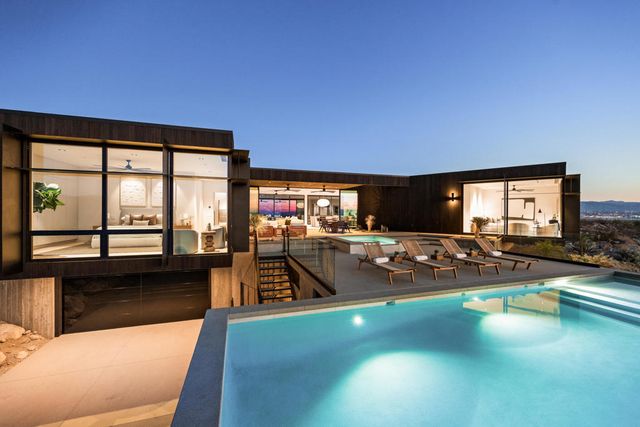 2085 Desert Flower Court, Palm Springs, CA 92262