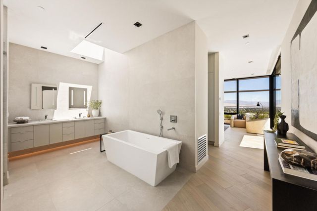 2085 Desert Flower Court, Palm Springs, CA 92262