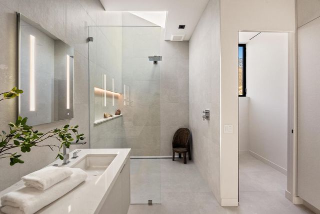 2085 Desert Flower Court, Palm Springs, CA 92262