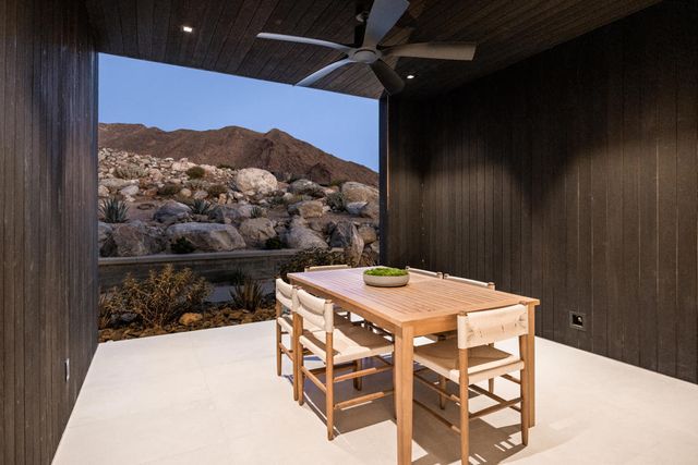 2085 Desert Flower Court, Palm Springs, CA 92262