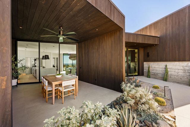 2085 Desert Flower Court, Palm Springs, CA 92262