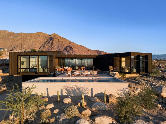 2085 Desert Flower Court, Palm Springs, CA 92262