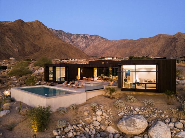 2085 Desert Flower Court, Palm Springs, CA 92262