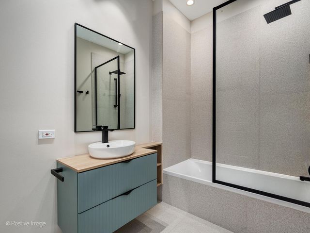 1235 N ASHLAND Avenue 302, Chicago, IL 60622