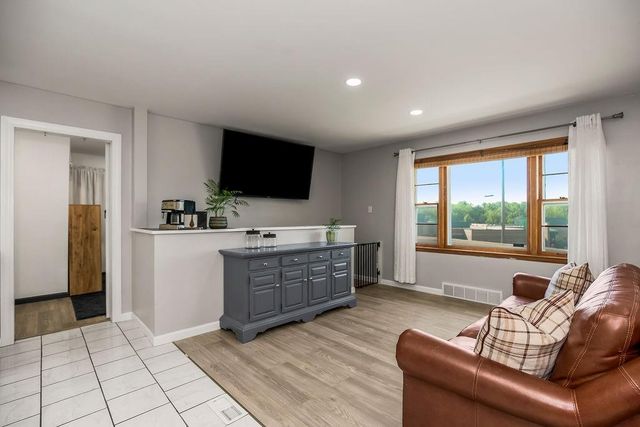 6648 Cleveland Avenue, Kansas City, KS 66104