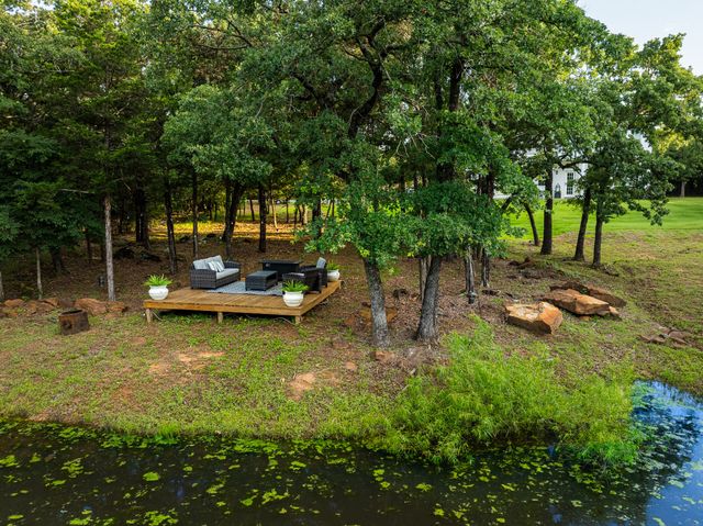 1619 Bloomfield Road, Valley View, TX 76272