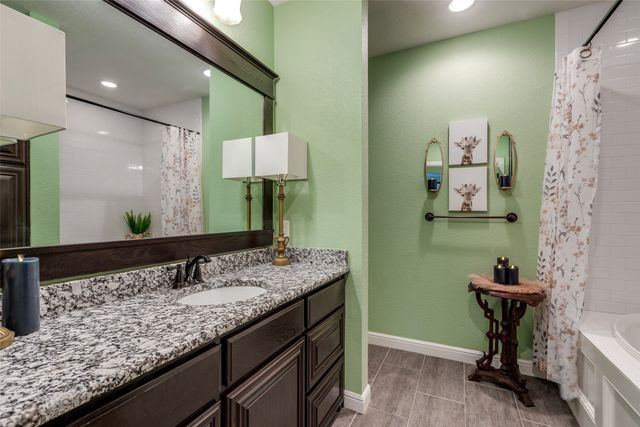 1619 Bloomfield Road, Valley View, TX 76272