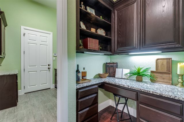 1619 Bloomfield Road, Valley View, TX 76272