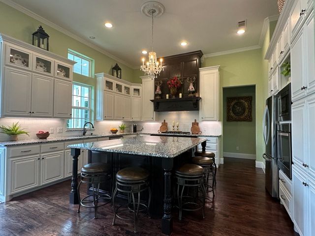 1619 Bloomfield Road, Valley View, TX 76272