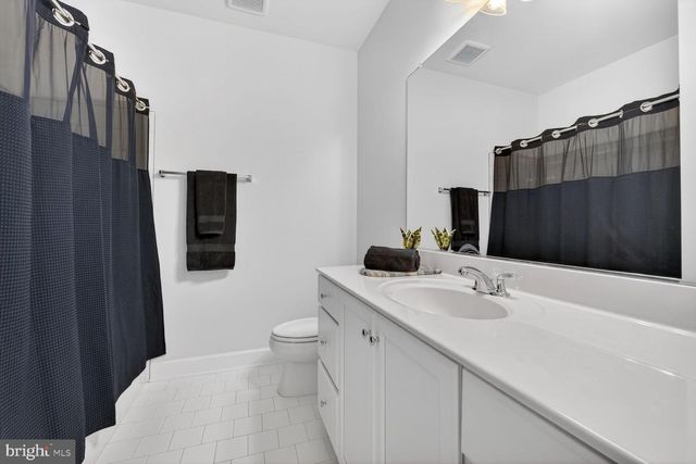 5241 RIDGEVIEW RETREAT DR, Chantilly, VA 20151