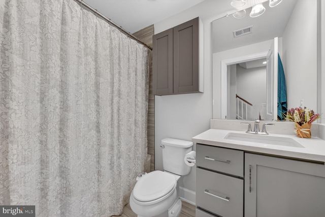 5241 RIDGEVIEW RETREAT DR, Chantilly, VA 20151