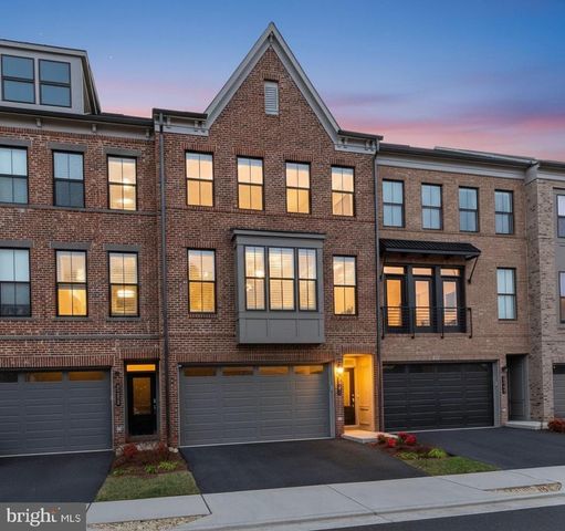 5241 RIDGEVIEW RETREAT DR, Chantilly, VA 20151