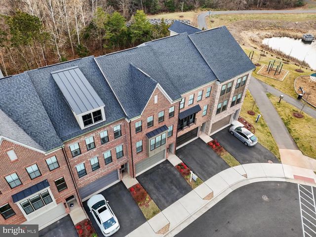 5241 RIDGEVIEW RETREAT DR, Chantilly, VA 20151