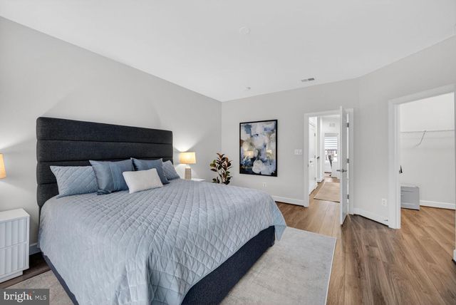 5241 RIDGEVIEW RETREAT DR, Chantilly, VA 20151