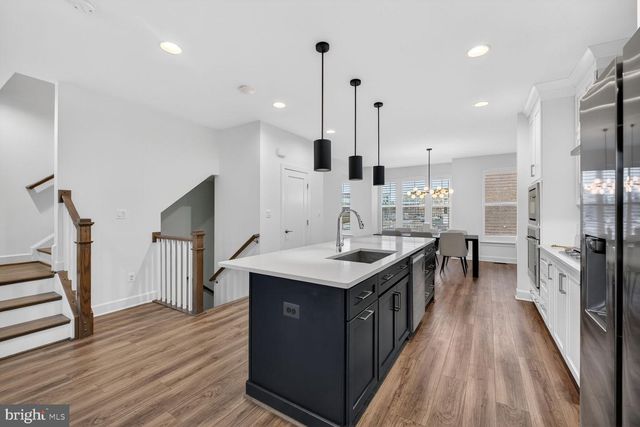 5241 RIDGEVIEW RETREAT DR, Chantilly, VA 20151