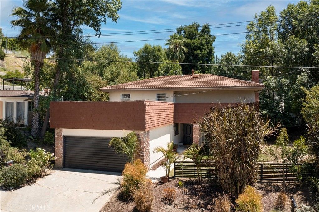 Image 1 of property listing at 22666 Cavalier Street, Woodland Hills, CA 91364