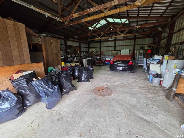 2320 W MAIN Street, Salem, IL 62881