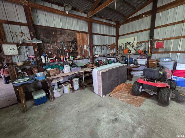 2320 W MAIN Street, Salem, IL 62881