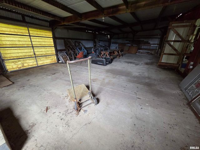 2320 W MAIN Street, Salem, IL 62881